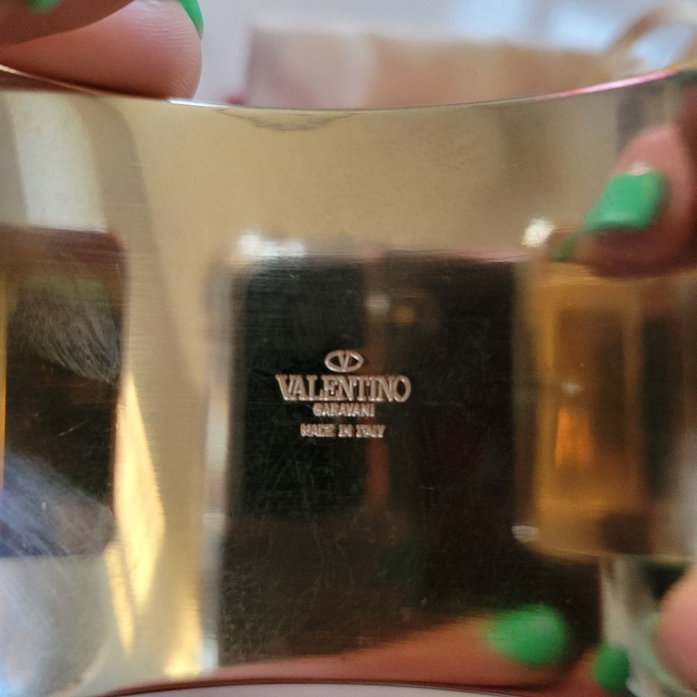 🆕️ VALENTINO Garavani Rockstud cuff stud bracelet Gift - Picture 6 of 16